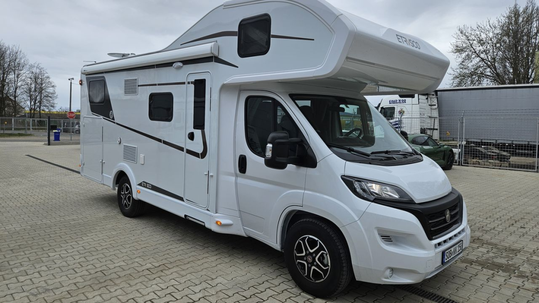 6 személyes lakóautó bérlés kínálatunkban