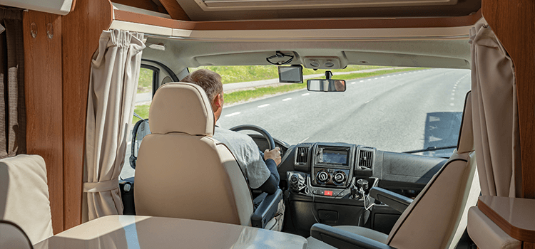 Spontán nyaralás luxus lakóautó kölcsönzésével