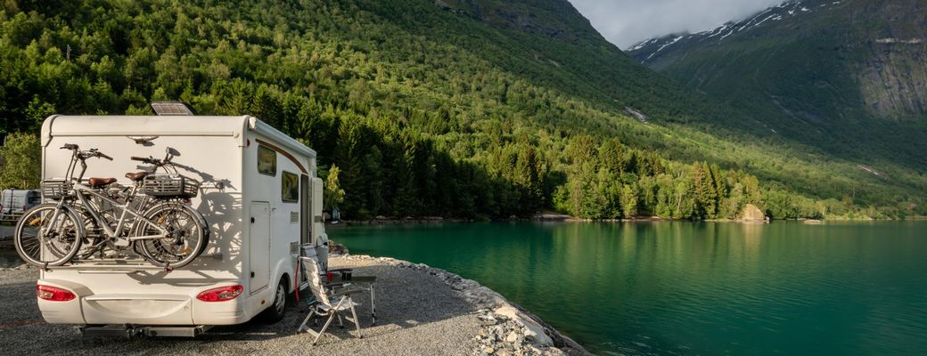 lakóautó parkolók Ausztriában az Alpok legszebb helyein