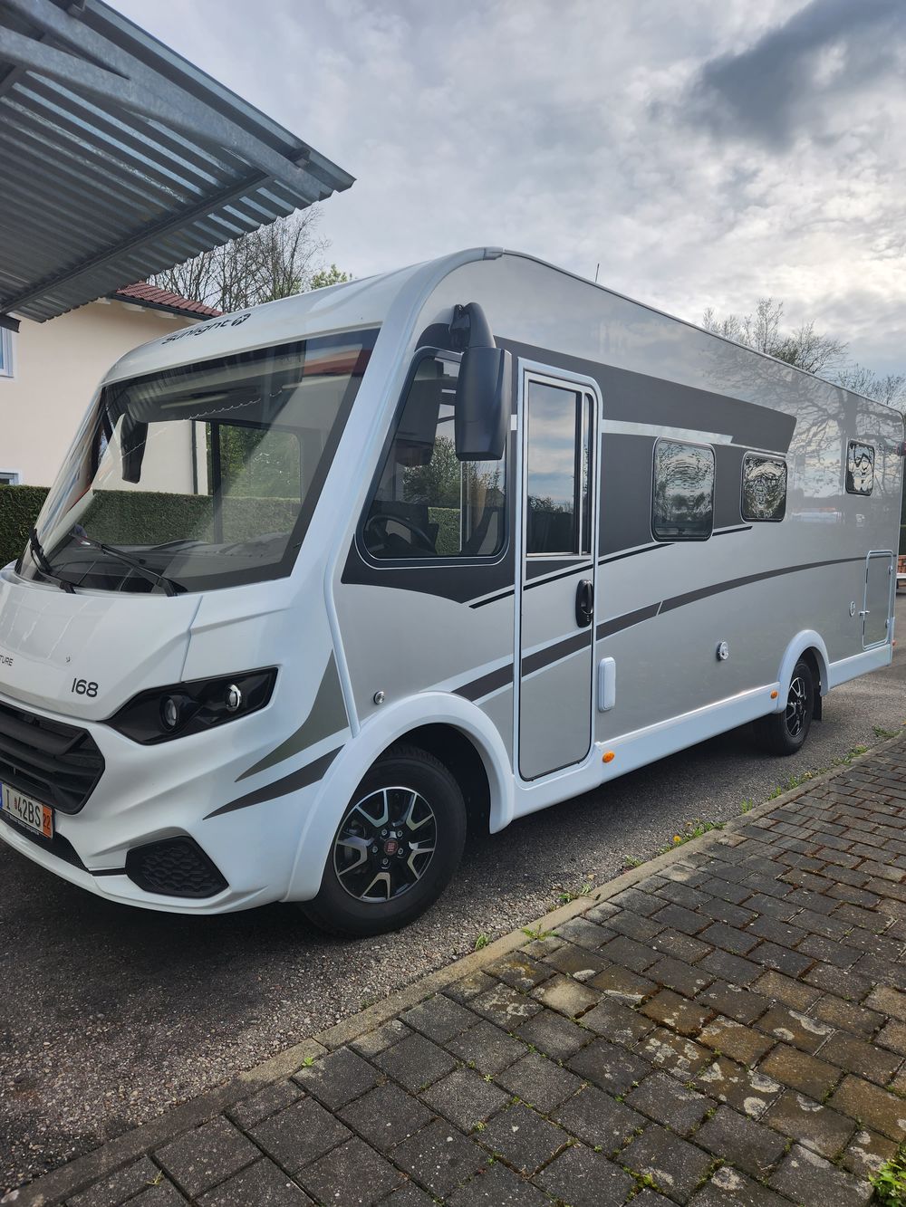 integrált lakóautó