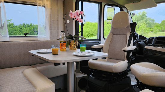 luxus felszereltségű lakóautó bérlés