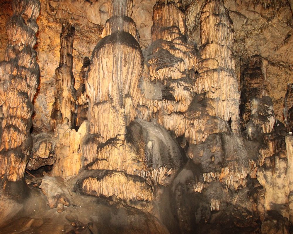 Eger és a Bükk-hegység cseppkő barlangok