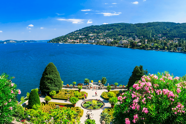 Az olasz lakókocsi nyaralás során Lago Maggiore-tót is fedezd fel