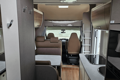 Lakókocsi vagy lakóautó belülről