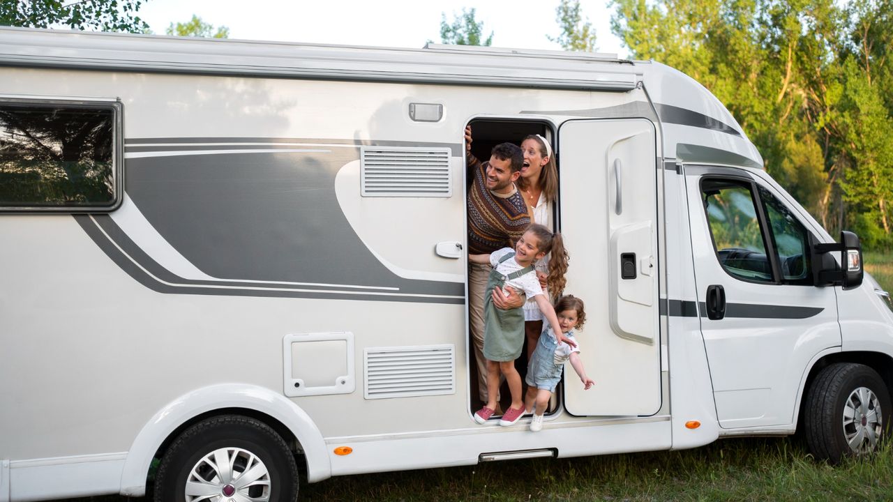 lakóautó szabályok és lakóautó jogosítvány információk